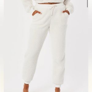 Hollister Gilly Hicks Sherpa Joggers